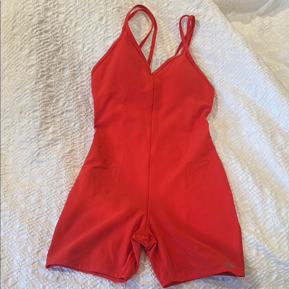 ALO SUNS OUT ONSIE RED HOT SUMMER